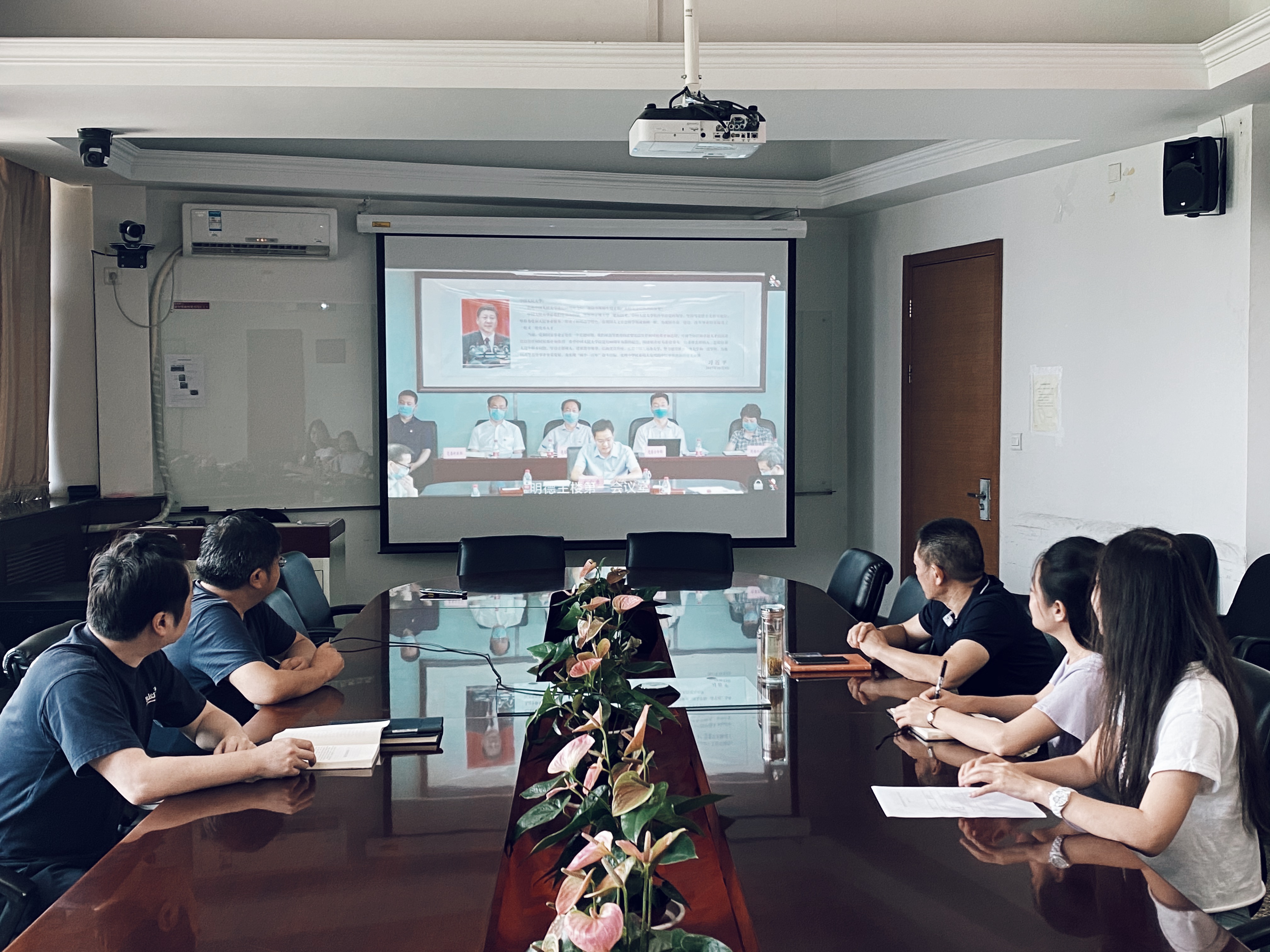 1593607955561697.jpg 会议1.jpg